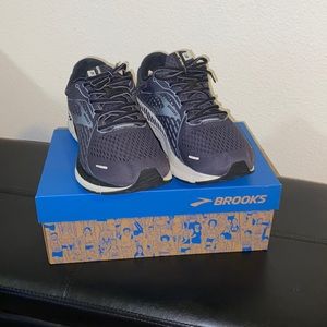 Brooks Adrenaline Size 9 Mens Wide 2E